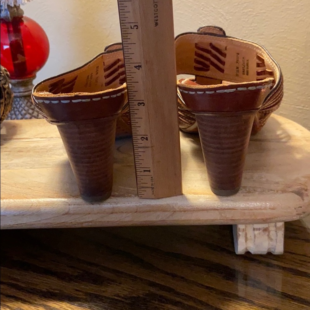 Frye - Picture 4 of 5